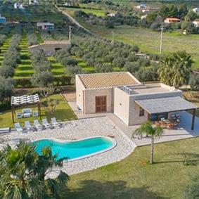 2 bedroom villa with pool and jacuzzi in Scopello, sleeps 6